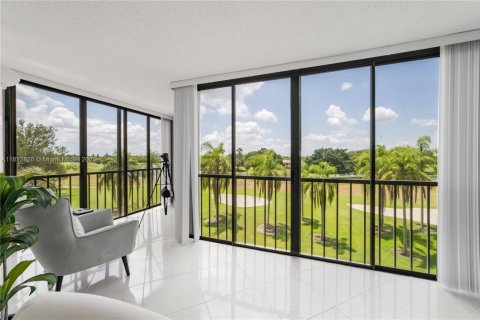 Condo in Weston, Florida, 2 bedrooms  № 1934902 - photo 1