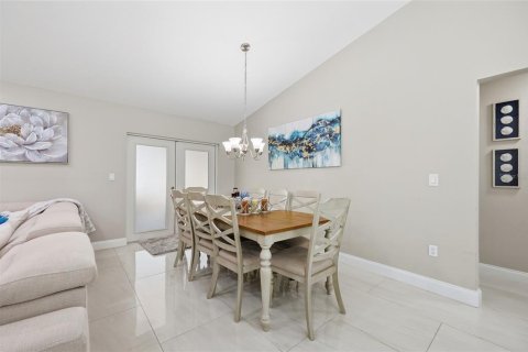 House in Davenport, Florida 4 bedrooms, 131.55 sq.m. № 2223603 - photo 10