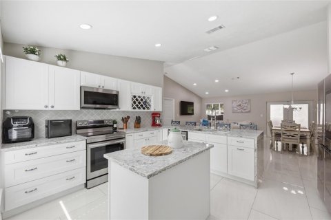 House in Davenport, Florida 4 bedrooms, 131.55 sq.m. № 2223603 - photo 17