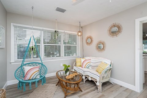 Villa ou maison à louer à Bradenton, Floride: 2 chambres, 104.7 m2 № 2298898 - photo 5