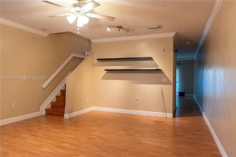 Touwnhouse à vendre à Homestead, Floride: 2 chambres, 127.28 m2 № 2075230 - photo 3