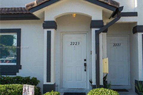Adosado en Homestead, Florida 2 dormitorios, 127.28 m2 № 2075230
