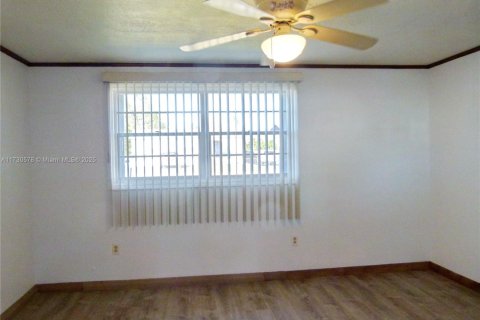 House in Okeechobee, Florida 2 bedrooms, 89.19 sq.m. № 1811314 - photo 11