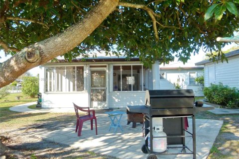 House in Okeechobee, Florida 2 bedrooms, 89.19 sq.m. № 1811314 - photo 5