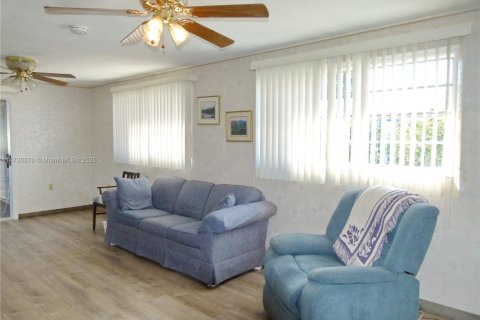 House in Okeechobee, Florida 2 bedrooms, 89.19 sq.m. № 1811314 - photo 19