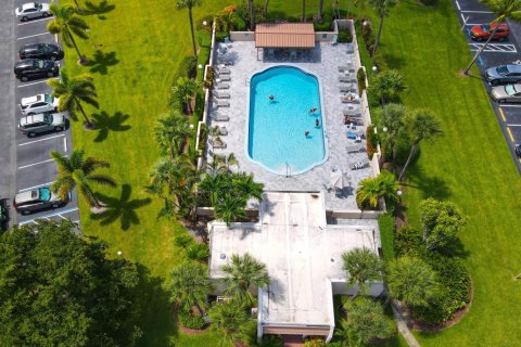 Condo in Lake Worth, Florida, 3 bedrooms  № 1154270 - photo 1