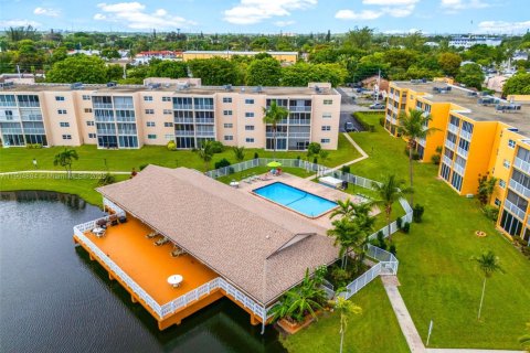 Copropriété à vendre à Dania Beach, Floride: 2 chambres, 106.28 m2 № 1955784 - photo 15