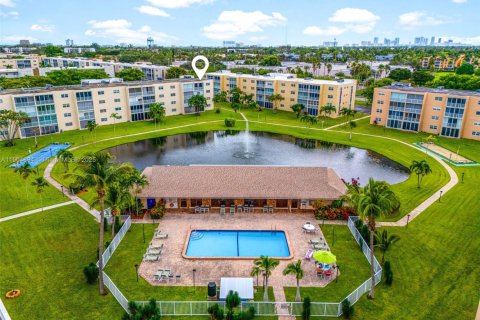 Copropriété à vendre à Dania Beach, Floride: 2 chambres, 106.28 m2 № 1955784 - photo 14