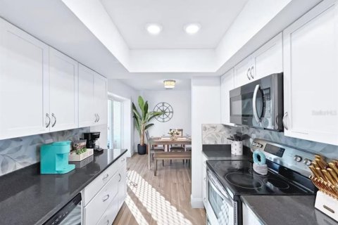 Villa ou maison à vendre à Bradenton, Floride: 4 chambres, 177.07 m2 № 2391279 - photo 12