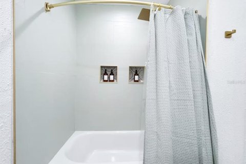 Villa ou maison à vendre à Bradenton, Floride: 4 chambres, 177.07 m2 № 2391279 - photo 29