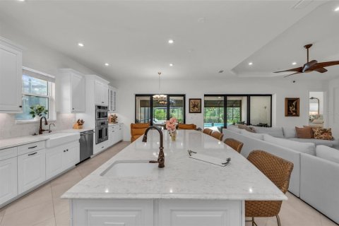 House in Bradenton, Florida 3 bedrooms, 289.48 sq.m. № 1782291 - photo 20