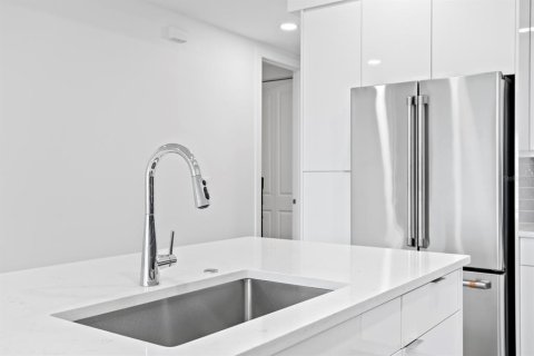 Купить кондоминиум в Мадейра - Бич, Флорида 3 комнаты, 183.76м2, № 704751 - фото 28