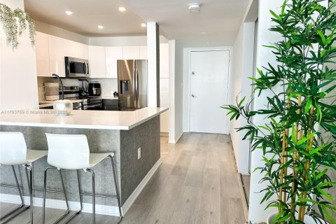 Condo in Aventura, Florida, 2 bedrooms  № 1683893 - photo 1