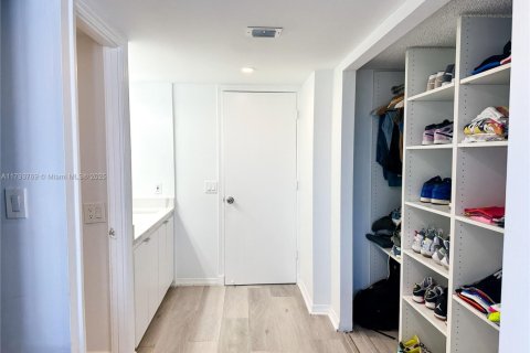 Condo in Aventura, Florida, 2 bedrooms  № 1683893 - photo 21