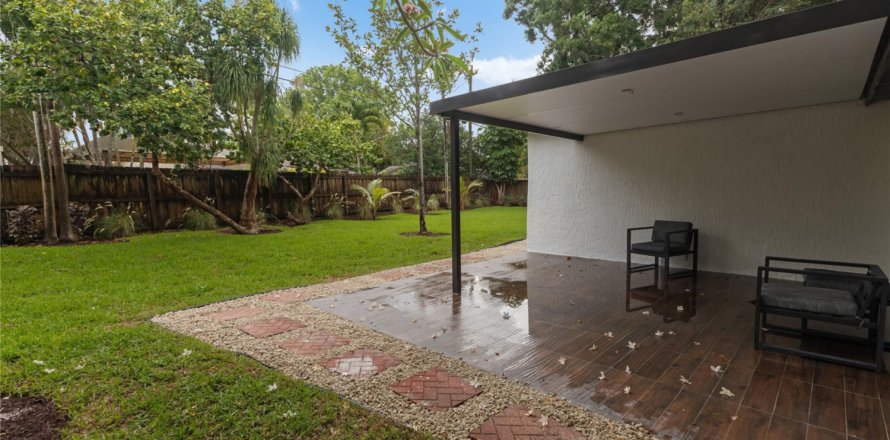 House in Wilton Manors, Florida 3 bedrooms, 150.87 sq.m. № 1162035