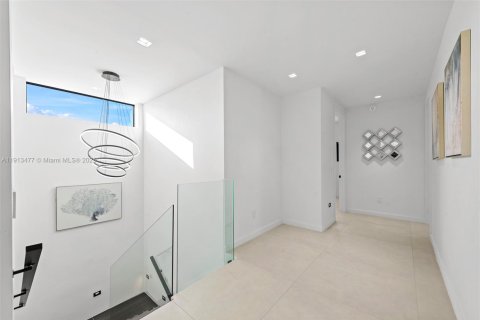 Casa en venta en North Miami Beach, Florida, 5 dormitorios, 306.58 m2 № 1968825 - foto 20
