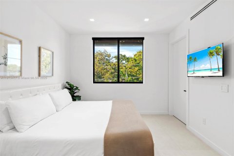 Casa en venta en North Miami Beach, Florida, 5 dormitorios, 306.58 m2 № 1968825 - foto 29
