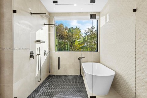 Casa en venta en North Miami Beach, Florida, 5 dormitorios, 306.58 m2 № 1968825 - foto 27