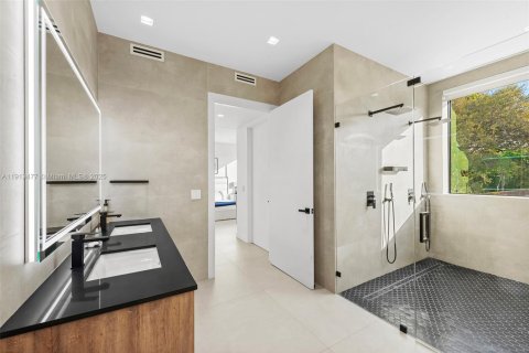 Casa en venta en North Miami Beach, Florida, 5 dormitorios, 306.58 m2 № 1968825 - foto 26