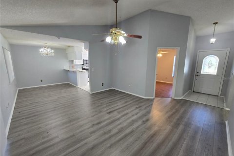 Villa ou maison à louer à Valrico, Floride: 3 chambres, 110 m2 № 2431097 - photo 3