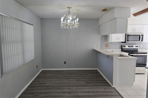 Villa ou maison à louer à Valrico, Floride: 3 chambres, 110 m2 № 2431097 - photo 9