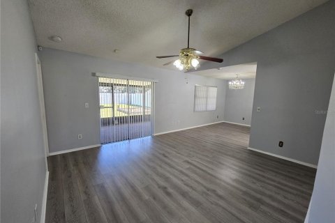 Villa ou maison à louer à Valrico, Floride: 3 chambres, 110 m2 № 2431097 - photo 2