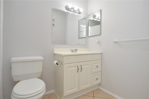 Condo in Saint Petersburg, Florida, 1 bedroom № 2217607 - photo 28