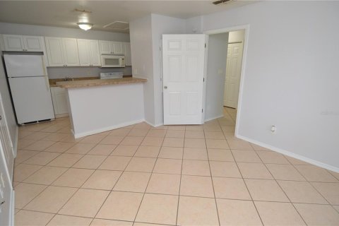 Condo in Saint Petersburg, Florida, 1 bedroom № 2217607 - photo 13