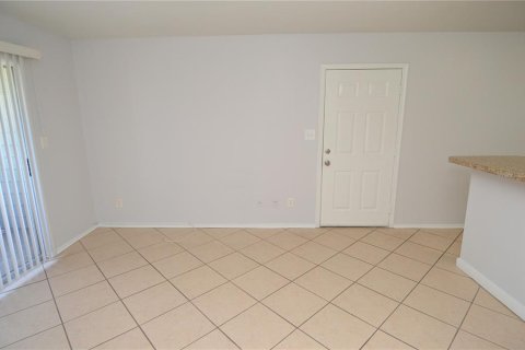 Condo in Saint Petersburg, Florida, 1 bedroom № 2217607 - photo 15