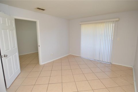Condo in Saint Petersburg, Florida, 1 bedroom № 2217607 - photo 18