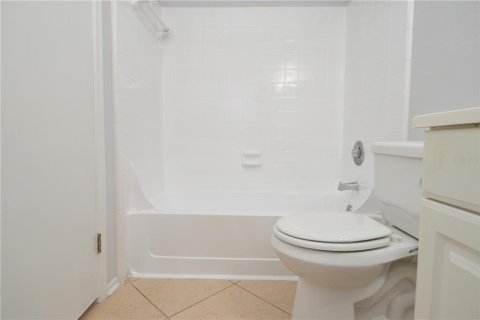 Condo in Saint Petersburg, Florida, 1 bedroom № 2217607 - photo 30