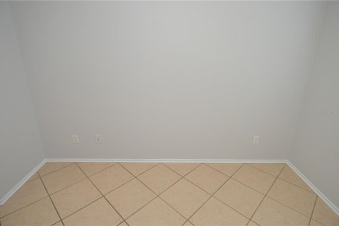 Condo in Saint Petersburg, Florida, 1 bedroom № 2217607 - photo 23