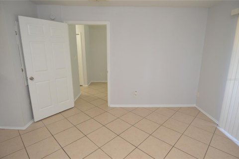 Condo in Saint Petersburg, Florida, 1 bedroom № 2217607 - photo 19
