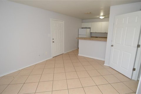 Condo in Saint Petersburg, Florida, 1 bedroom № 2217607 - photo 14