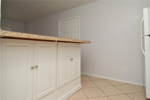 Condo in Saint Petersburg, Florida, 1 bedroom № 2217607 - photo 12