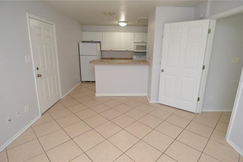 Condo in Saint Petersburg, Florida, 1 bedroom № 2217607 - photo 5