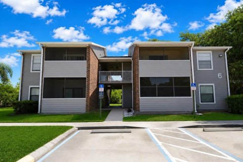 Condo in Saint Petersburg, Florida, 1 bedroom № 2217607 - photo 2