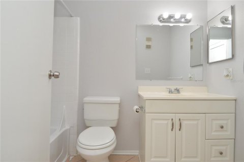 Condo in Saint Petersburg, Florida, 1 bedroom № 2217607 - photo 29