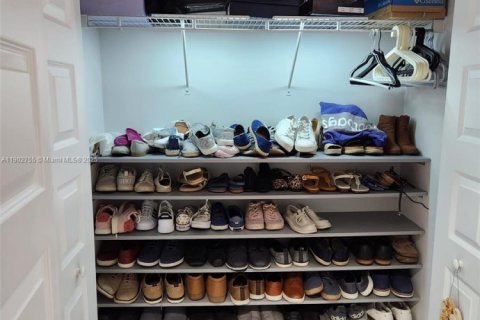 Copropriété à louer à Doral, Floride: 3 chambres, 104.42 m2 № 1954521 - photo 13