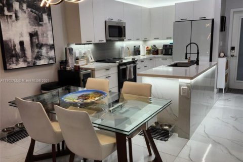 Copropriété à louer à Doral, Floride: 3 chambres, 104.42 m2 № 1954521 - photo 2