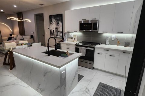 Copropriété à louer à Doral, Floride: 3 chambres, 104.42 m2 № 1954521 - photo 5