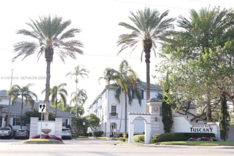 Condominio en Sunrise, Florida, 2 dormitorios  № 2032438