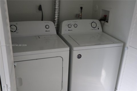 Copropriété à louer à Sunrise, Floride: 2 chambres, 98.85 m2 № 2032438 - photo 12