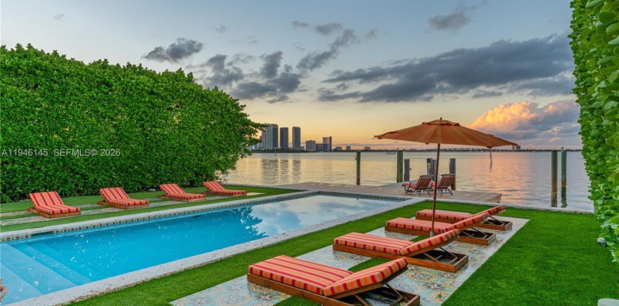 Casa en Miami, Florida 5 dormitorios, 525.73 m2 № 2002358