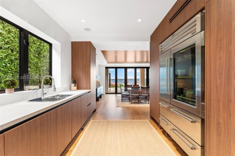 Casa en venta en Miami, Florida, 5 dormitorios, 525.73 m2 № 2002358 - foto 14