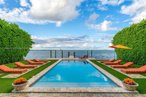 Casa en venta en Miami, Florida, 5 dormitorios, 525.73 m2 № 2002358 - foto 3