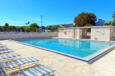 Copropriété à louer à Miami, Floride: 2 chambres, 113.43 m2 № 1997578 - photo 19