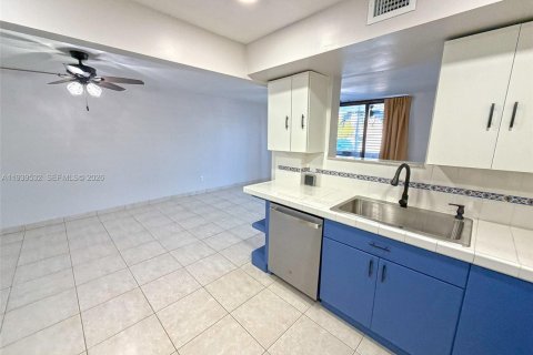 Copropriété à louer à Miami, Floride: 2 chambres, 113.43 m2 № 1997578 - photo 6