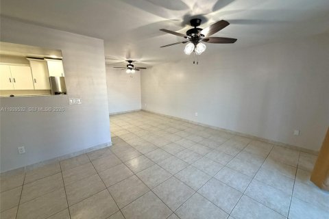 Copropriété à louer à Miami, Floride: 2 chambres, 113.43 m2 № 1997578 - photo 17