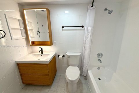 Copropriété à louer à Miami, Floride: 2 chambres, 113.43 m2 № 1997578 - photo 16